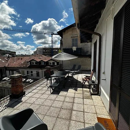 Near Downtown Apartment Como